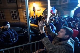 Útok jak na Kapitol, brutální násilí? Policisté prověřují zásah u Sněmovny - Seznam Zprávy